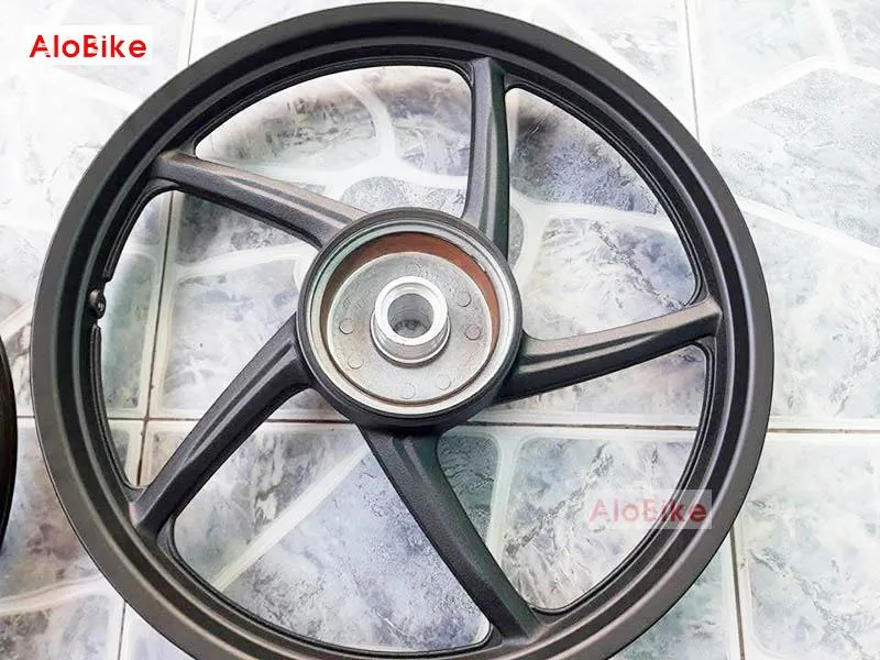 Vành đúc 5 chấu cũ, đã qua sử dụng, dành cho xe Wave