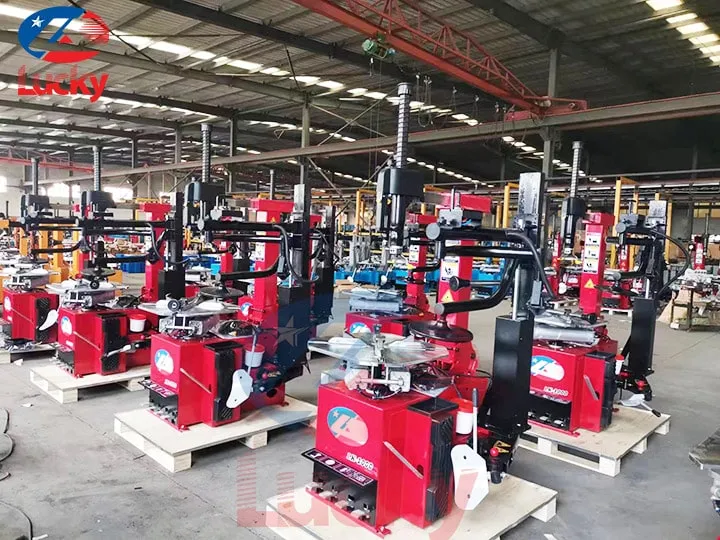 Máy ra vào lốp ô tô cơ bản dành cho các loại xe ga, xe ô tô con