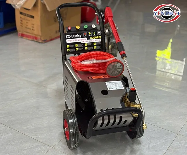 Máy xịt rửa xe 3 pha Lucky 3200PSI piston sứ
