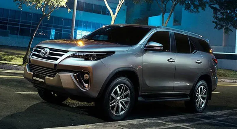 ngoại thất fortuner 2017 lột xác với ngôn ngữ Tough & Cool