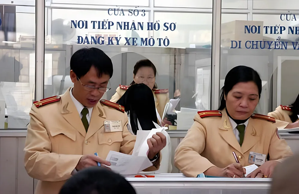 Chủ xe nộp Giấy khai đăng ký xe theo Phụ lục 01 Thông tư 58/2020/TT-BCA
