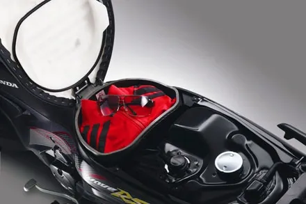 Hộc chứa đồ dưới yên xe Wave 110, một yếu tố tiện ích khi làm mới xe Wave