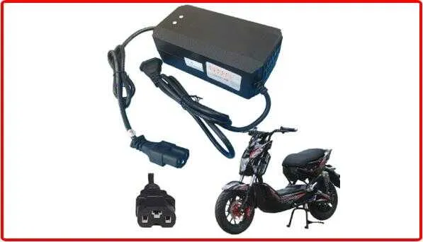 Sử dụng bộ sạc chính hãng khi sạc xe máy điện Xmen