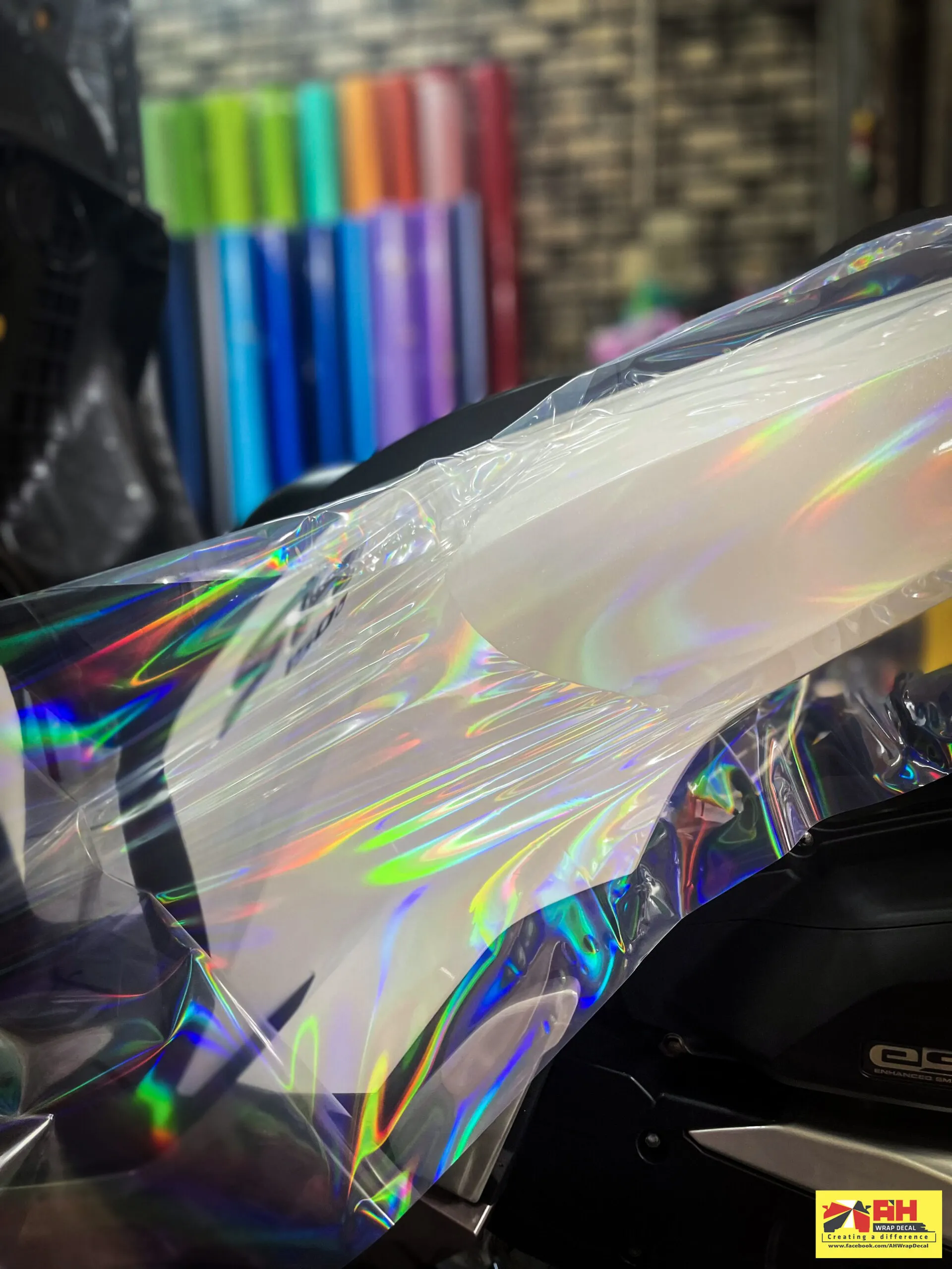 Xe SH được dán keo trong suốt loại 3 lớp 7 màu để bảo vệ sơn xe