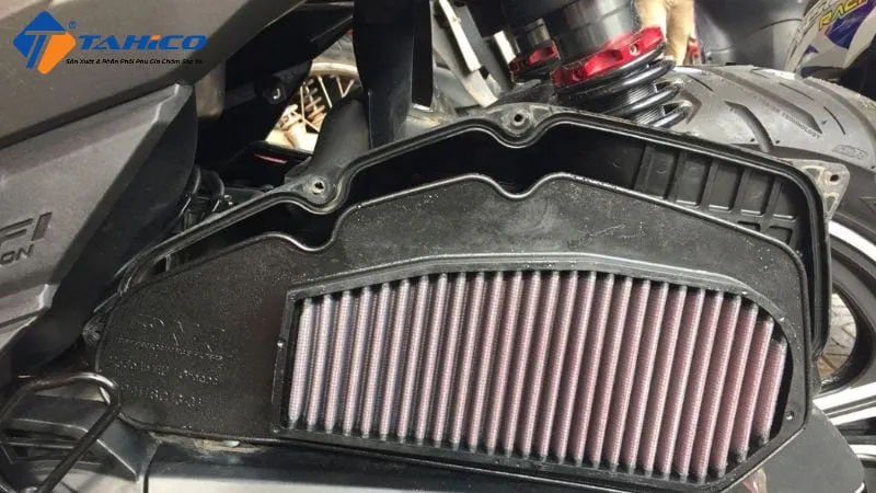Lý do phải vệ sinh lọc gió xe máy