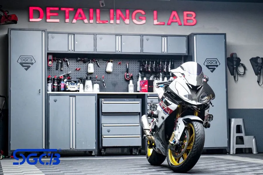 Lợi ích của việc phủ ceramic xe máy giúp tăng cường độ bóng và bảo vệ màu sơn