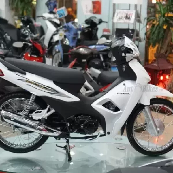 Quy trình dán tem trùm decal xe máy Wave Alpha tại xưởng chuyên nghiệp