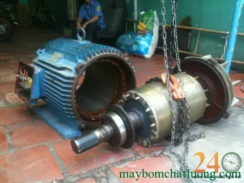 Kỹ thuật rút rôto khỏi stato an toàn trong quy trình cách tháo máy bơm nước
