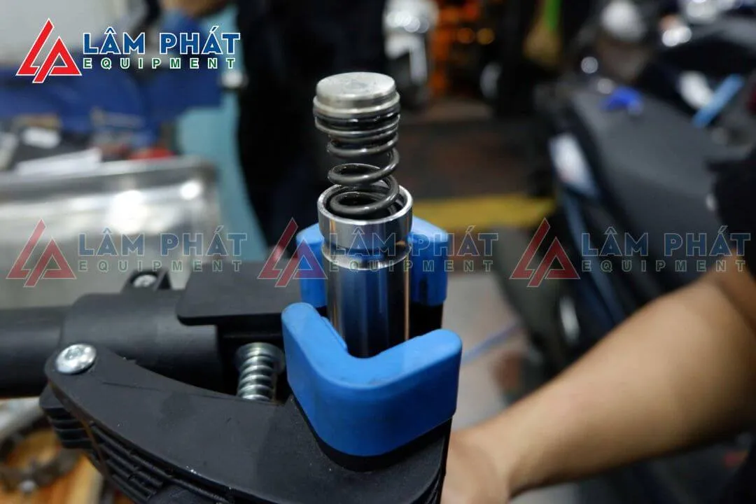 Các loại giảm xóc xe máy và chi phí thay mới tại cửa hàng