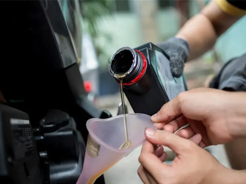 Dầu nhớt sau 500km cần được thay để đảm bảo loại bỏ mạt kim loại