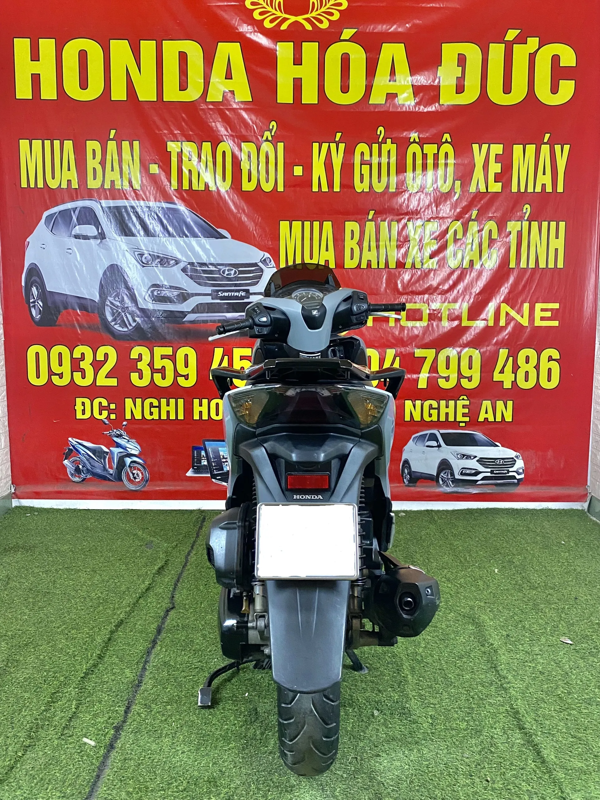 Hình ảnh tổng thể Honda SH 150 phanh CBS màu đen mờ sang trọng