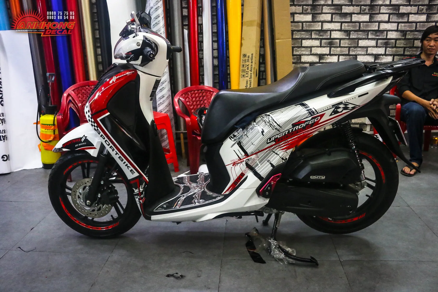 Một mẫu thiết kế tem xe SH dạng đề can trùm màu xanh đen