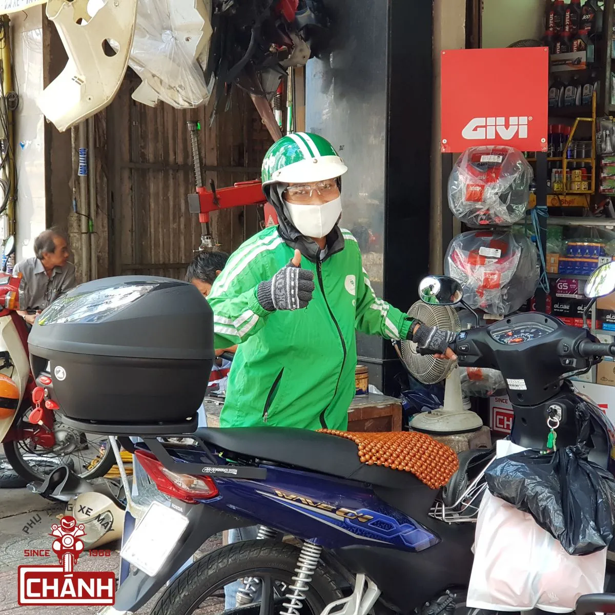 Bộ thùng Givi cho xe Wave Alpha 110 E250N2 đã được lắp đặt hoàn chỉnh