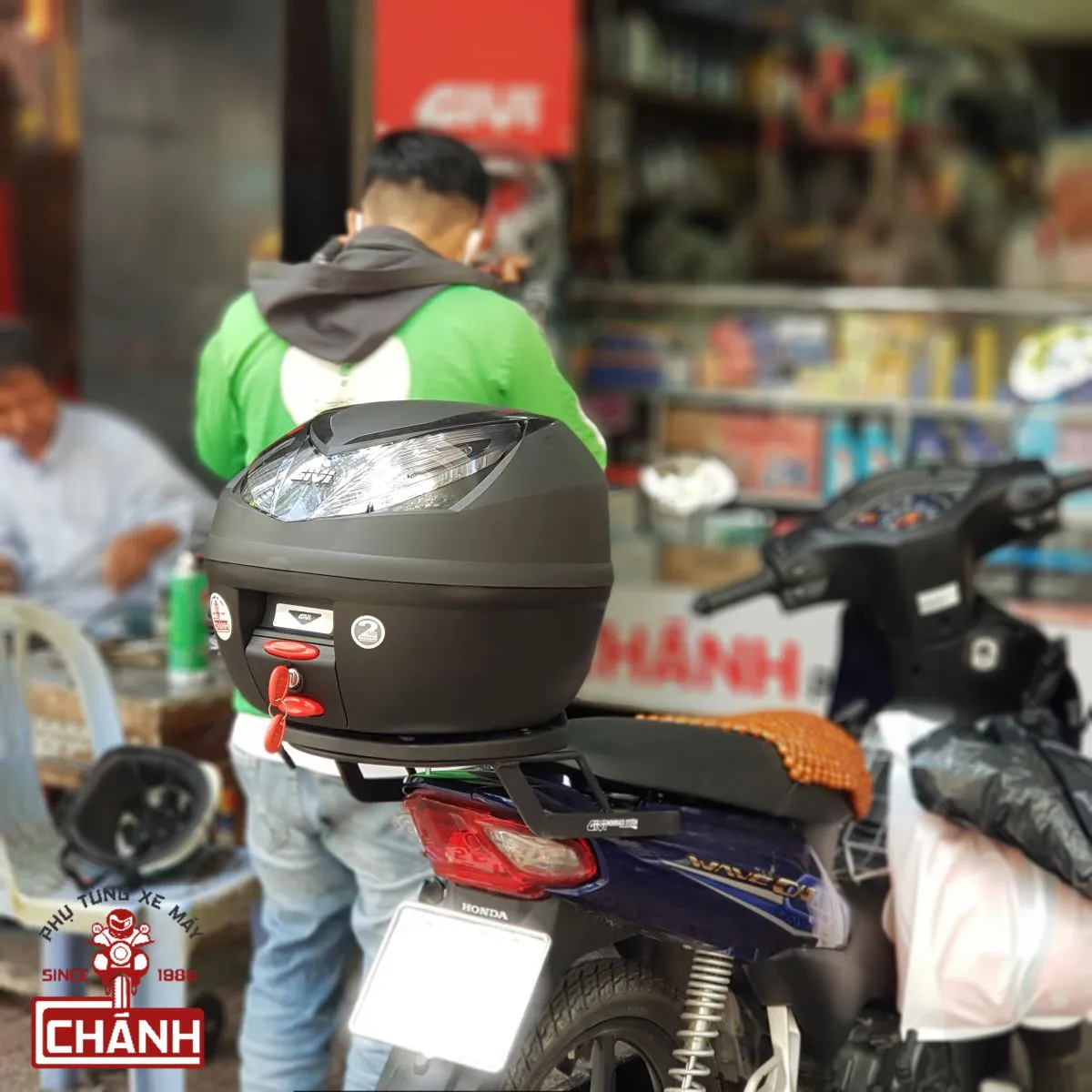 Chi tiết thùng Givi cho xe Wave với thiết kế nhỏ gọn, thẩm mỹ