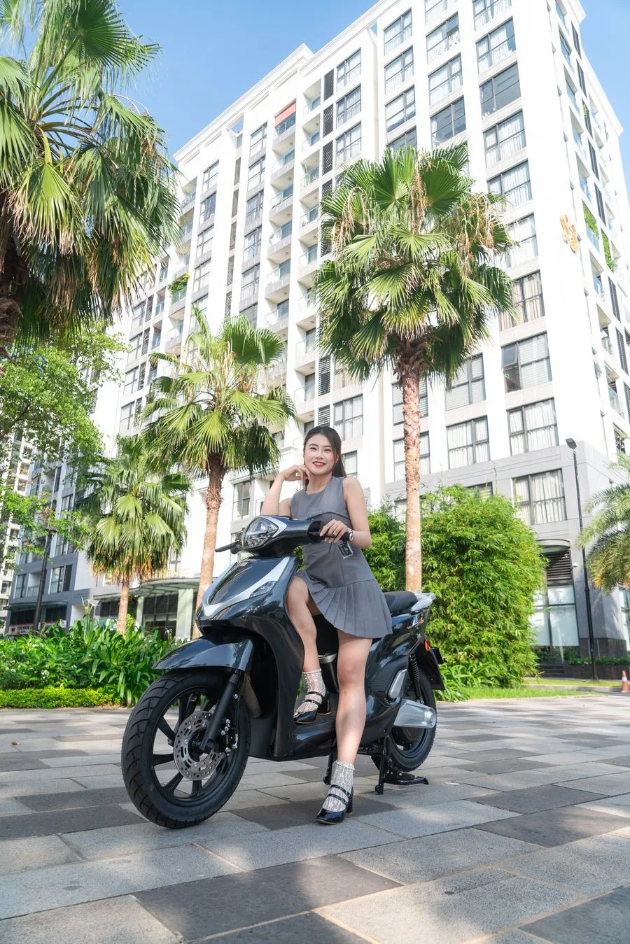 Hệ thống đèn pha LED phía trước của xe máy điện Dibao LS007