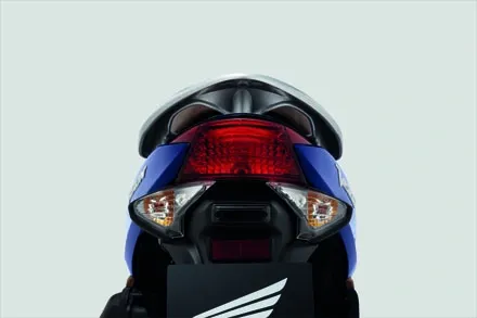 Mặt trước xe Vision, nổi bật với thiết kế làm mới tinh tế