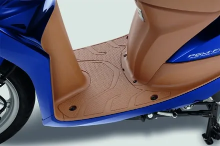 Xe Vision nhìn từ phía sau, thể hiện sự làm mới tổng thể về ngoại hình