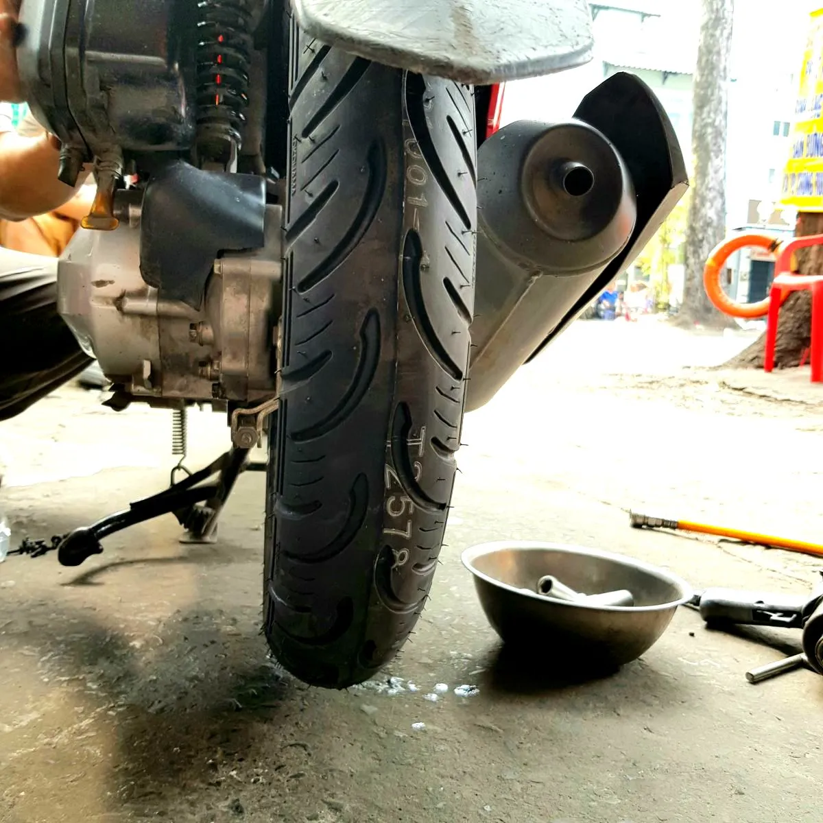 Vỏ sau xe Vision 2014-2019 chính hãng Yokohama đã lắp lên xe cho khách