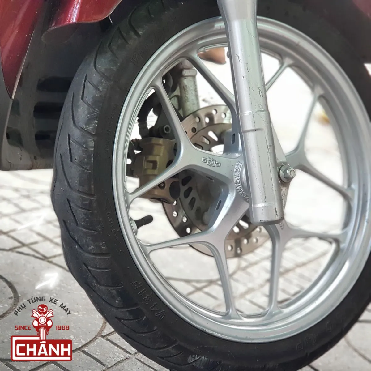 Hiện trạng vỏ xe bị phù do hư hỏng cấu trúc bên trong