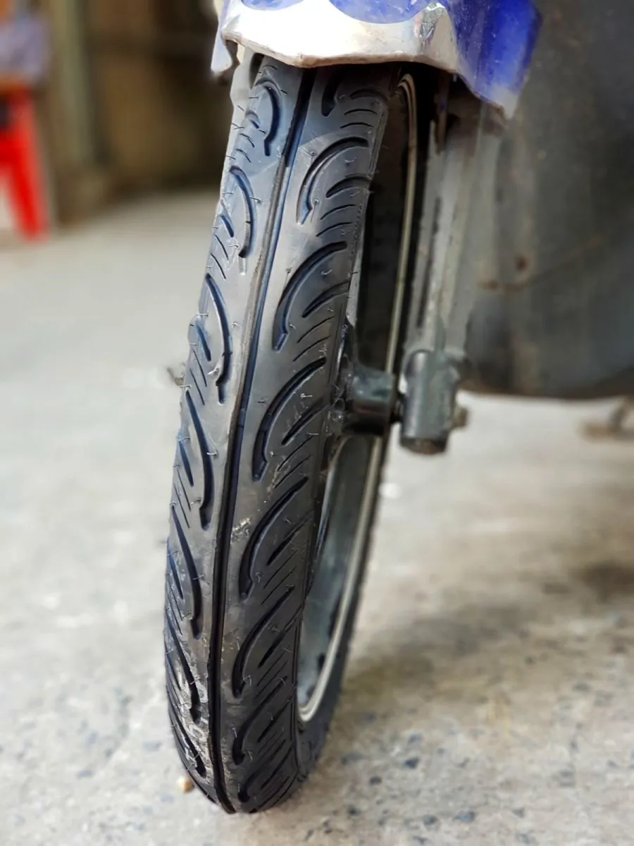 Vỏ xe máy Yokohama vỏ trước Nouvo 5 SX chính hãng sau khi lắp lên xe khách