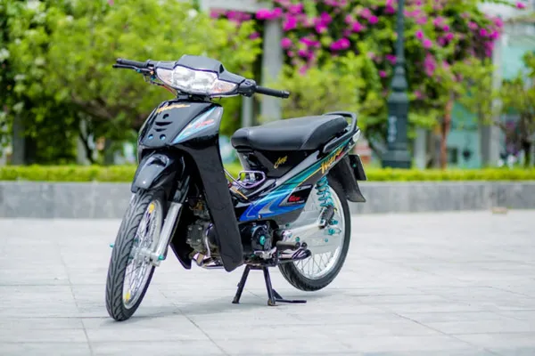 Độ Wave bằng cách đổi màu và sử dụng tem Chrome cắt rời tăng thêm phần nổi bật