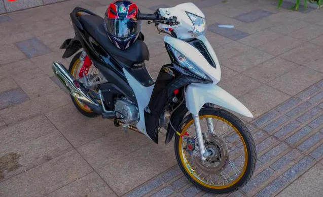 Tổng quan hình dáng chiếc xe wave rsx độ kiểng của bạn sinh viên 2000, độ dáng với Exciter 135