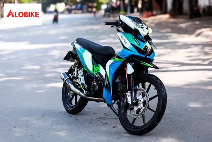 Xe Wave RSX sơn tem đấu màu xanh trắng đen