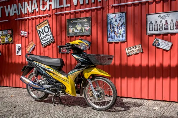 Wave “khoác bộ áo” vàng đen kết hợp hài hòa với những bộ tem nổi bật