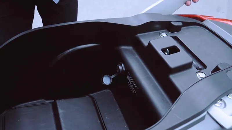 Khoang cốp xe dung tích lớn 22L của xe máy điện VinFast Klara A1