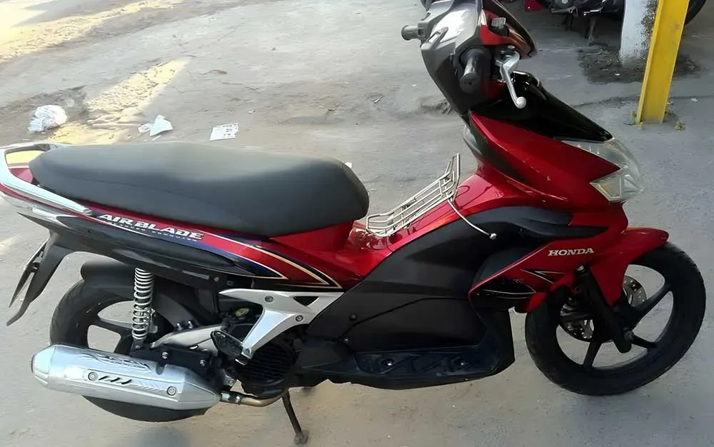 Xe Honda Air Blade cũ đời 2007 màu đỏ đen, mẫu xe tay ga 108cc đời đầu