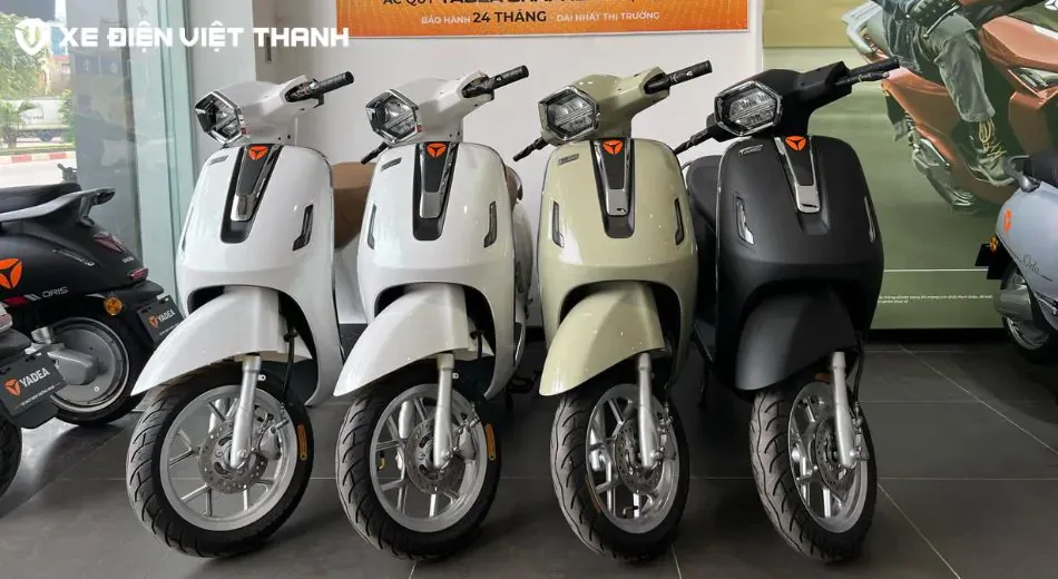 Xe máy điện YADEA Oris màu trắng với thiết kế đèn pha lục giác tinh tế