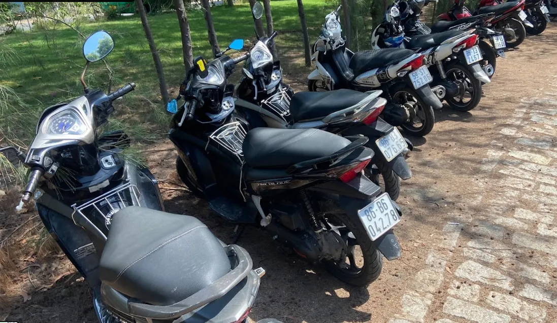 Thuê xe máy qua các ứng dụng/website là xu hướng hiện đại, giúp thông tin rõ ràng và minh bạch