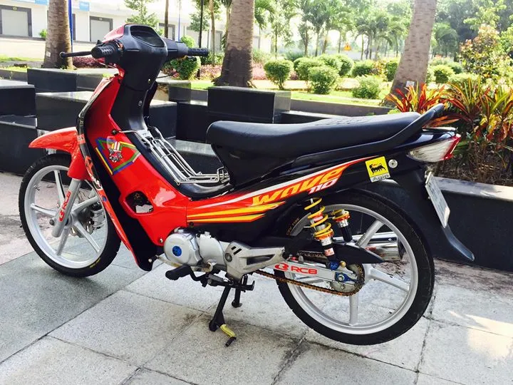 Phần lốc máy và phuộc sau Racingboy trên chiếc Wave độ côn tay