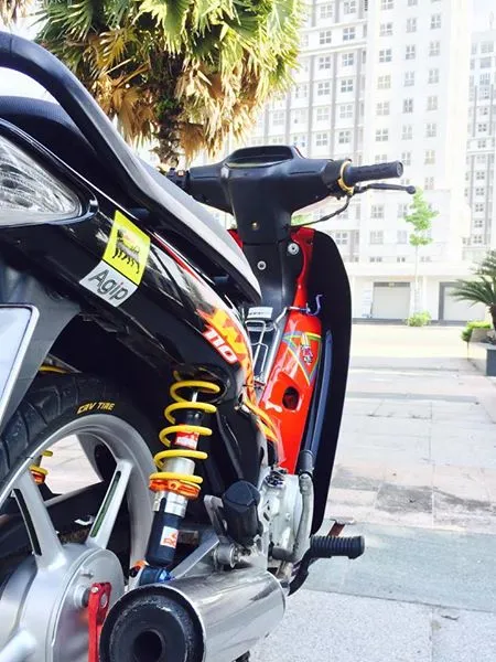 Góc cận cảnh lốc máy cho thấy chi tiết độ côn xe Wave 110