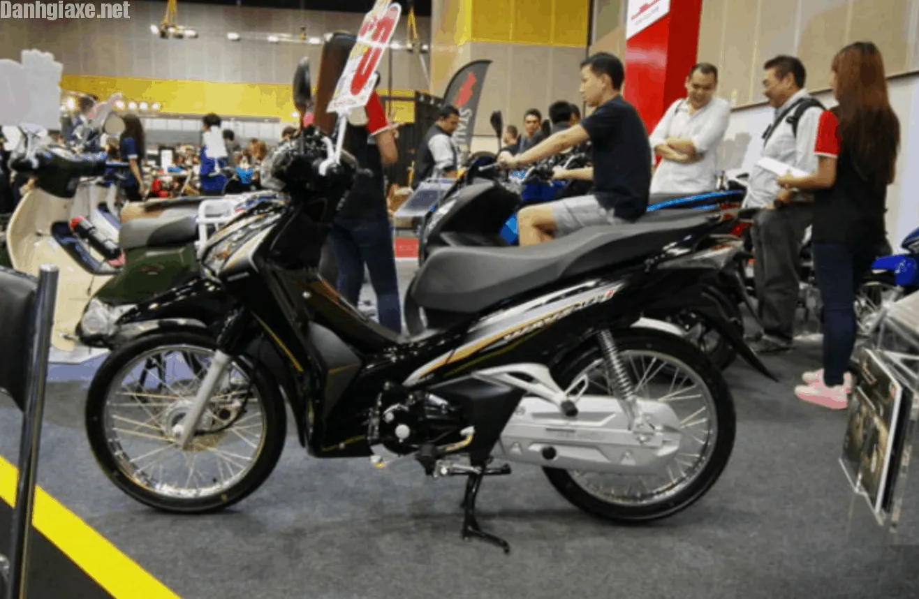 Thiết kế phần đầu xe và các chi tiết mạ chrome của Wave Thái 125i