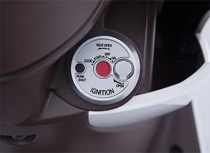 Hệ thống khóa từ tích hợp chức năng mở yên trên xe Luvias Fi 2014