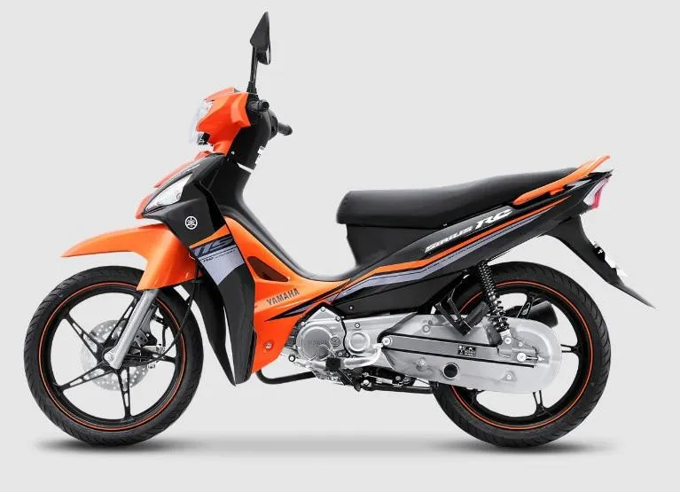 Chiếc xe Yamaha Sirius màu đen đỏ với thiết kế năng động