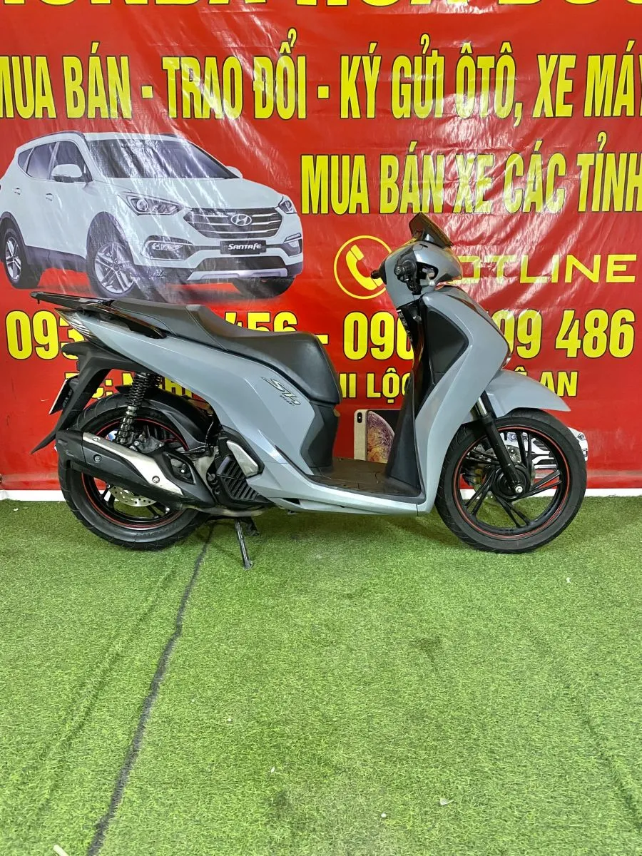 Hình ảnh chi tiết lốp và hệ thống phanh đĩa của Honda SH, nơi lắp đặt phanh CBS