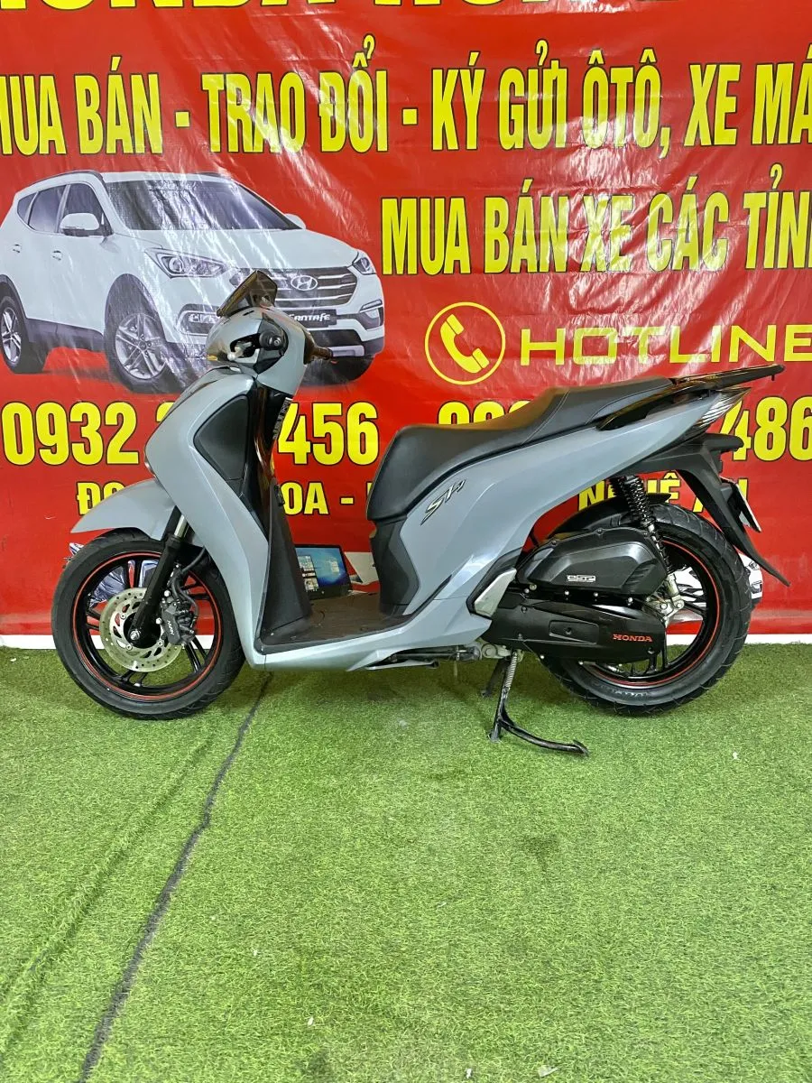 Góc nhìn chi tiết phần động cơ xe Honda SH 150, nơi cần kiểm tra kỹ thuật nghiêm ngặt