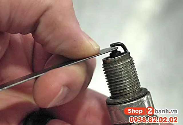 Cấu tạo chi tiết bên trong của một chiếc bugi tiêu chuẩn