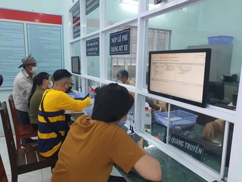 Quy trình nộp lệ phí trước bạ là bước bắt buộc trước khi bấm biển