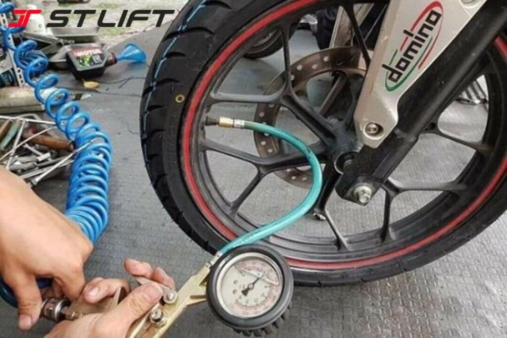 Cách Bơm Lốp Xe Máy Không Săm Đúng Kỹ Thuật Và An Toàn