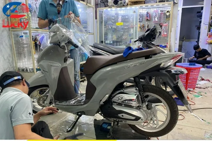 Quy trình hướng dẫn cách dán chống xước cho xe máy tại nhà đơn giản