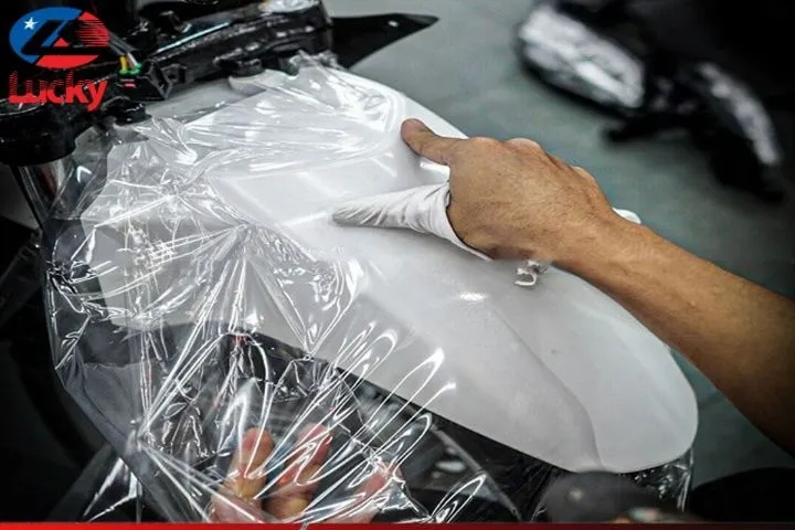 Lớp nilon chất lượng mang lại độ bóng cao và vẻ đẹp sang trọng cho xe máy