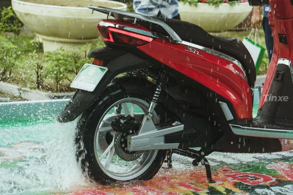 Thiết kế hông xe thanh thoát giúp xe trông gọn gàng và hiện đại hơn