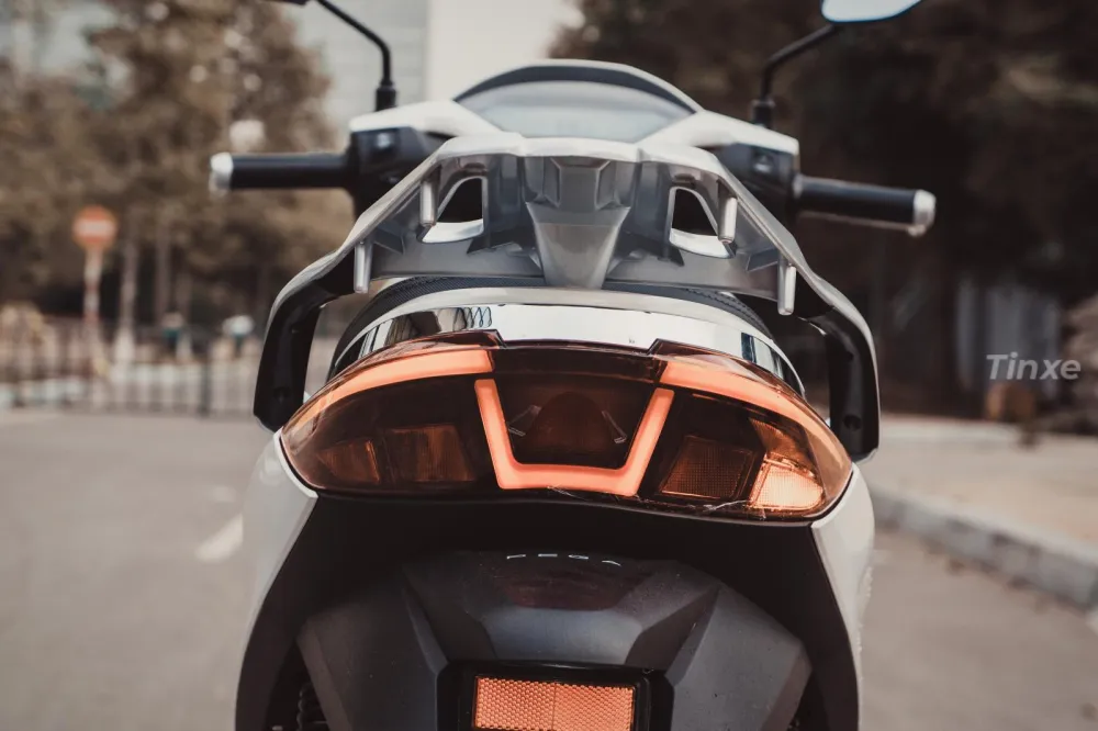 Mặt đồng hồ LCD điện tử hiện đại và đầy đủ thông tin của Pega eSH