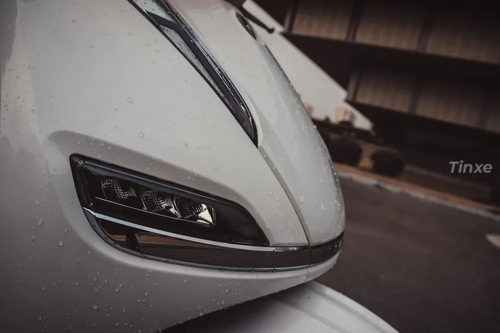 Cận cảnh mặt nạ trước với thiết kế bo tròn độc đáo của Pega eSH