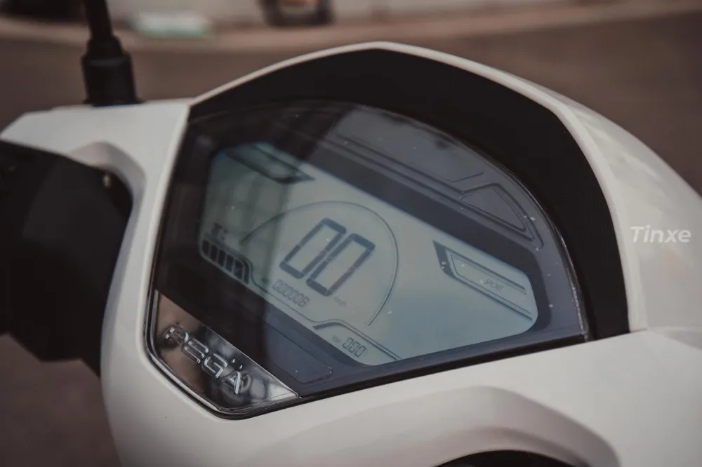 Màn hình hiển thị sắc nét các thông số vận hành quan trọng của xe