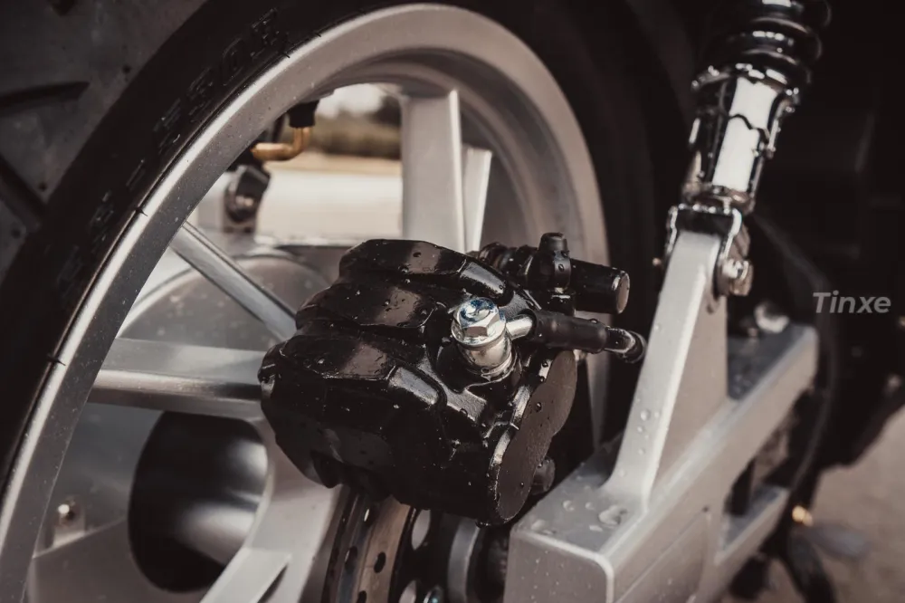 Hệ thống phanh đĩa tích hợp công nghệ CBS an toàn trên xe eSH