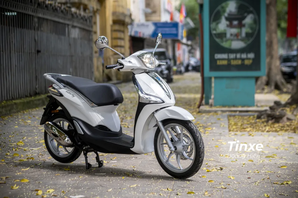 Thiết kế tổng thể của Liberty 50cc toát lên vẻ đẹp hài hòa và đẳng cấp của một chiếc xe tay ga cao cấp.